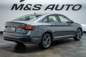 2024 Volkswagen Jetta SE thumbnail