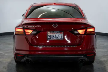 2021 Nissan Altima 2.5 SR thumbnail