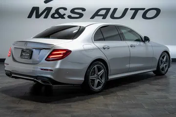2019 Mercedes-Benz E-Class E300 thumbnail