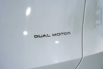 2023 Tesla Model Y Long Range RWD thumbnail
