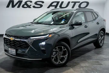 2025 Chevrolet Trax LT thumbnail