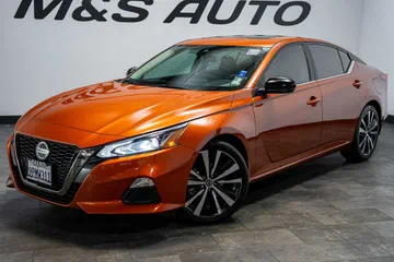 2021 Nissan Altima 2.5 SR thumbnail