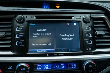 2018 Toyota Highlander SE thumbnail