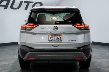 2021 Nissan Rogue SV thumbnail
