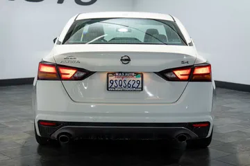 2021 Nissan Altima 2.5 SR thumbnail