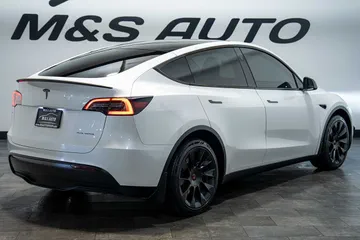 2023 Tesla Model Y Long Range RWD thumbnail