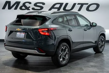 2025 Chevrolet Trax LT thumbnail