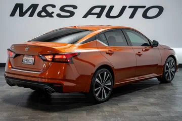2021 Nissan Altima 2.5 SR thumbnail