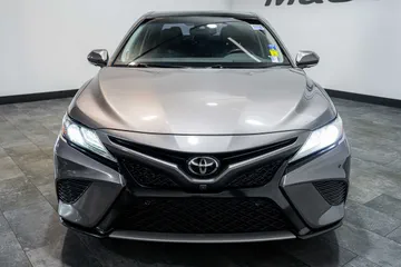 2018 Toyota Camry XLE V6 thumbnail