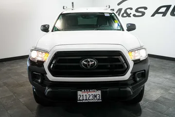 2022 Toyota Tacoma SR thumbnail