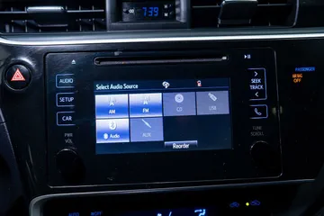 2019 Toyota Corolla SE thumbnail