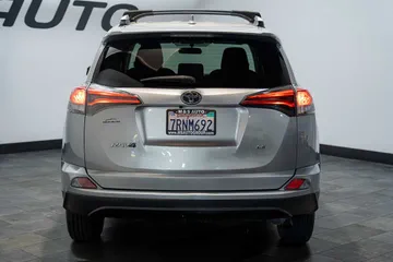 2016 Toyota RAV4 LE thumbnail