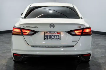 2023 Nissan Altima 2.5 SR thumbnail