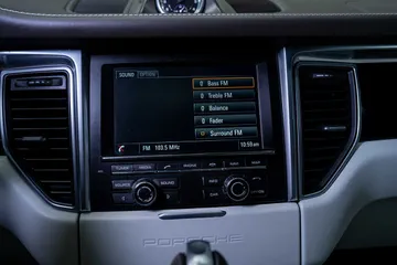 2016 Porsche Macan S thumbnail