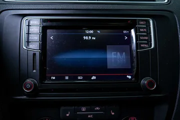 2017 Volkswagen Jetta SE thumbnail