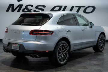 2016 Porsche Macan S thumbnail