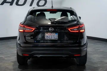 2022 Nissan Rogue S thumbnail