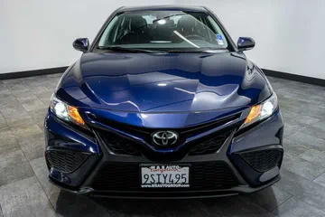 2022 Toyota Camry SE thumbnail