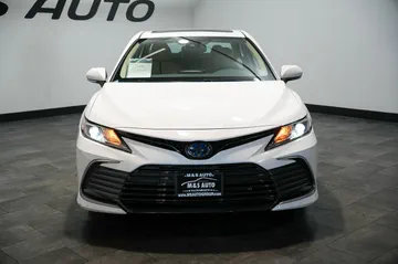 2022 Toyota Camry Hybrid LE thumbnail