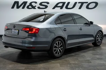 2017 Volkswagen Jetta SE thumbnail