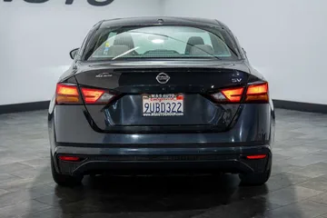 2021 Nissan Altima 2.5 SV thumbnail