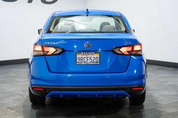 2021 Nissan Versa SV thumbnail