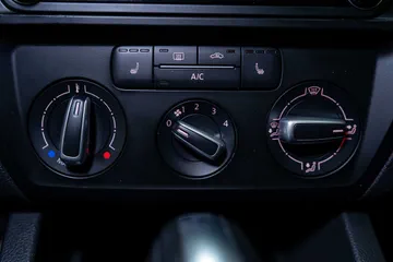 2017 Volkswagen Jetta SE thumbnail