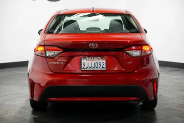 2021 Toyota Corolla LE thumbnail