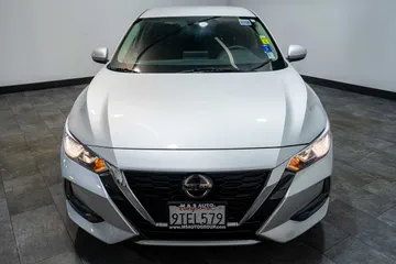 2023 Nissan Sentra SV thumbnail