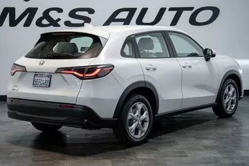 2023 Honda HR-V LX thumbnail